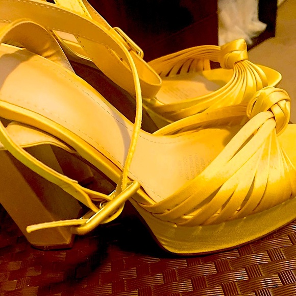 NEW H&M YELLOW SATIN PLATFORM BUCKLE SANDALS - Picture 11 of 15